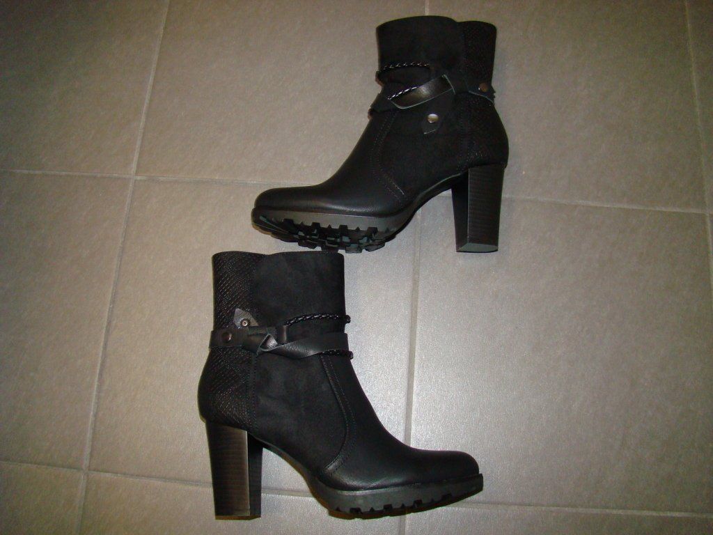 Scarpe da donna: Bottine noire / schwarze Stiefel – Nuovo e nell'imballaggio originale da Lussery-Villars venduto da pousinete02