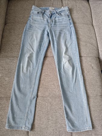 Guess Women's Jeans, light blue, size 28, stylish fit!