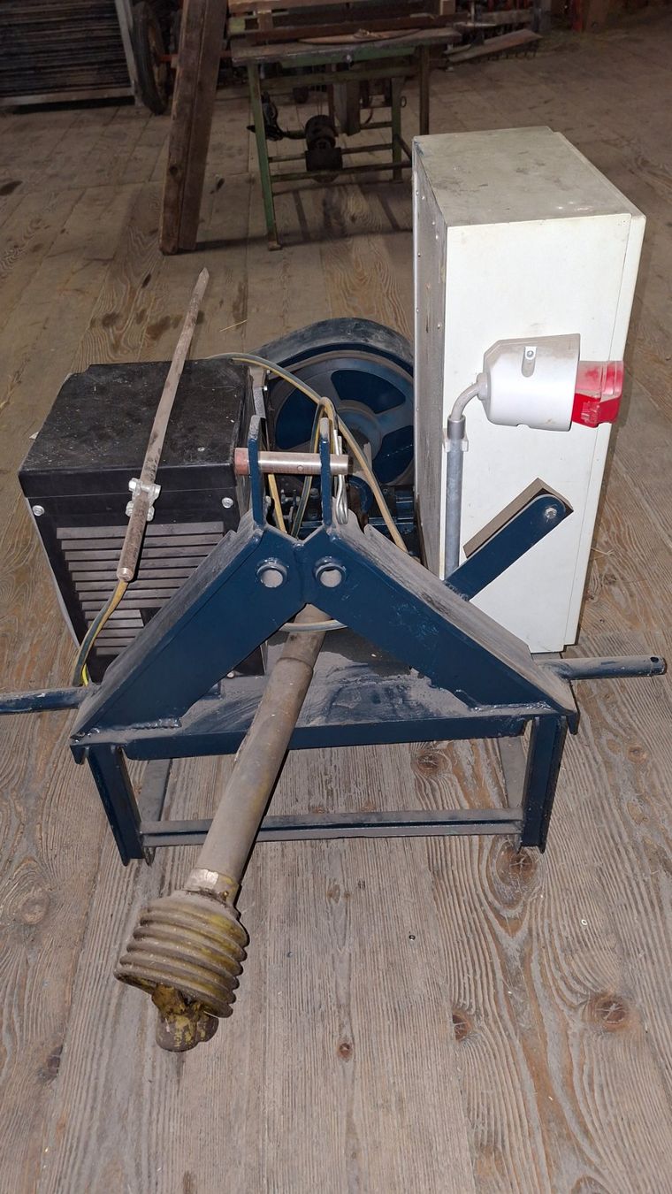 Tutte le macchine: Zapfwellengenerator – Usato da Weissenstein b. Solothurn venduto da sewe09