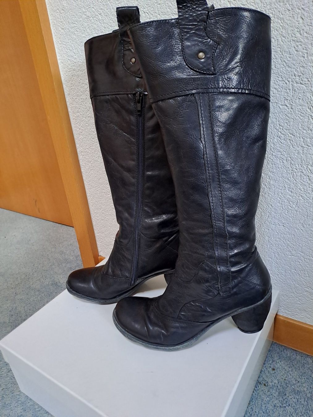Damenschuhe: Lederstiefel, NP 429.-, Gr. 38, spezieller Absatz – Gebraucht aus Frauenfeld von Andadaa