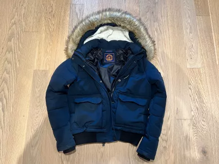 Winterjacke Everest Explorer dunkelblau mit Kapuze Grösse M