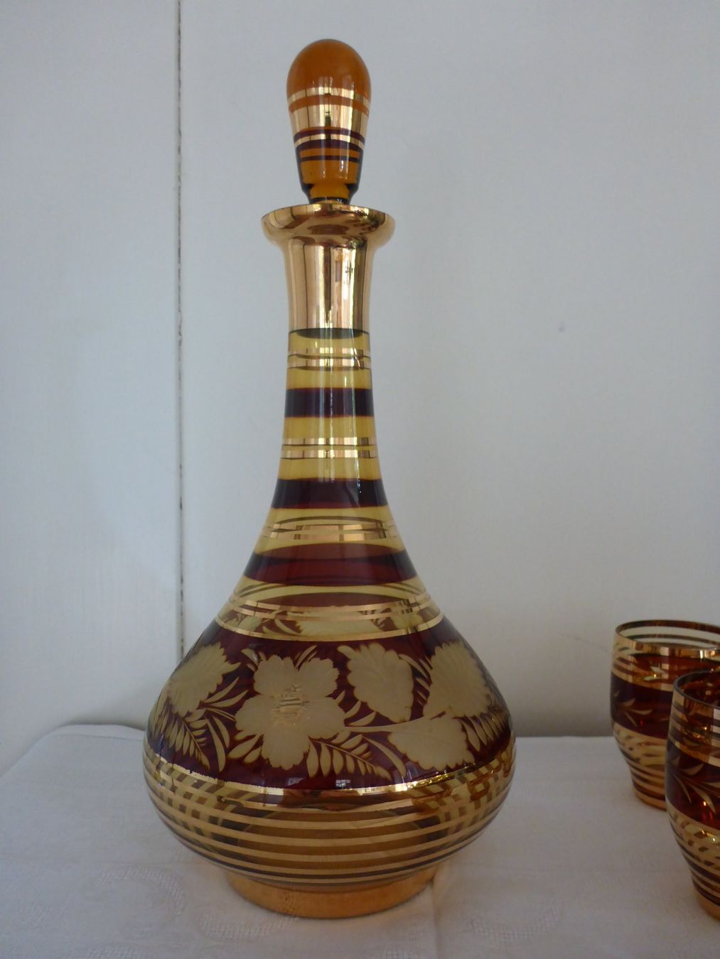 Caraffe: Alter Dekanter mit 6 Gläser bernsteinfarbig – Usato da Zürich venduto da leia12 2