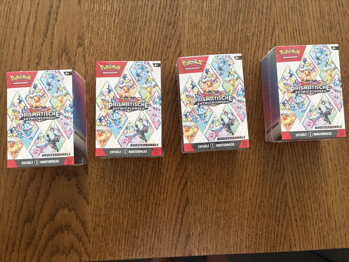 Cartoline: Pokemon Prisma Entwicklungen Booster Bundle 4x6 Boosterpacks – Nuovo e nell'imballaggio originale da Sissach venduto da hfgr