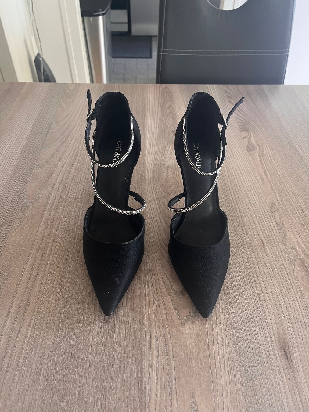 Dosenbach Damenschuhe: Talons noirs avec des strass – Gebraucht aus Genève von giulia_almnn