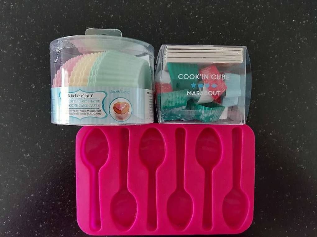 Moules à gâteaux: Divers moules en silicone – D'occasion à Froideville par Sergio80 1