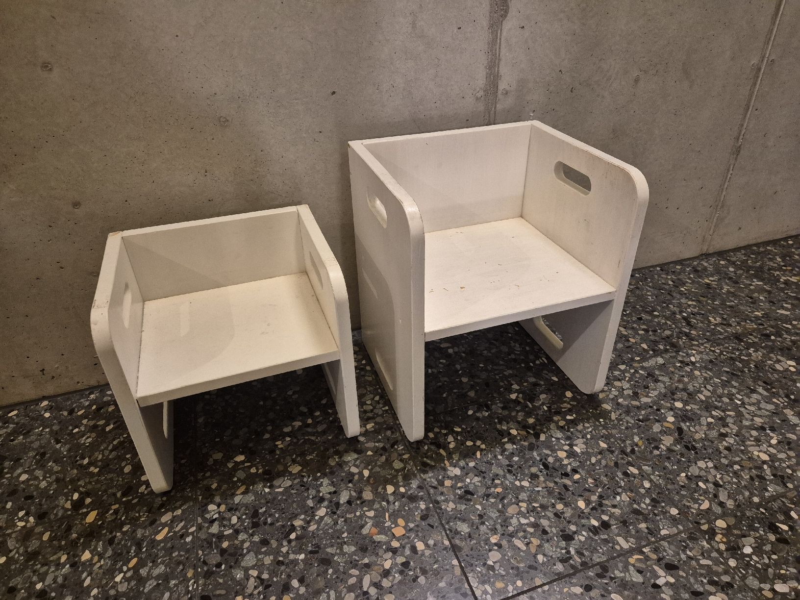 Tavoli: Kindertisch/Hocker von Manine Montessori – Usato da Zürich venduto da Emlet