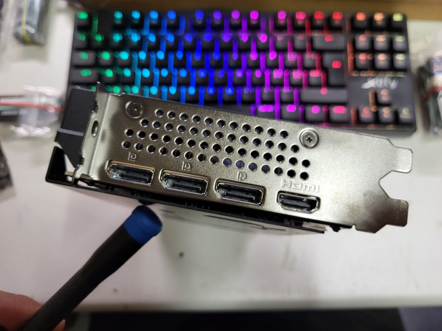 MSI Cartes graphiques: MSI GeForce RTX 5060 Ti SHADOW 2X OC PLUS – D'occasion à Unterengstringen par CyberCore 6
