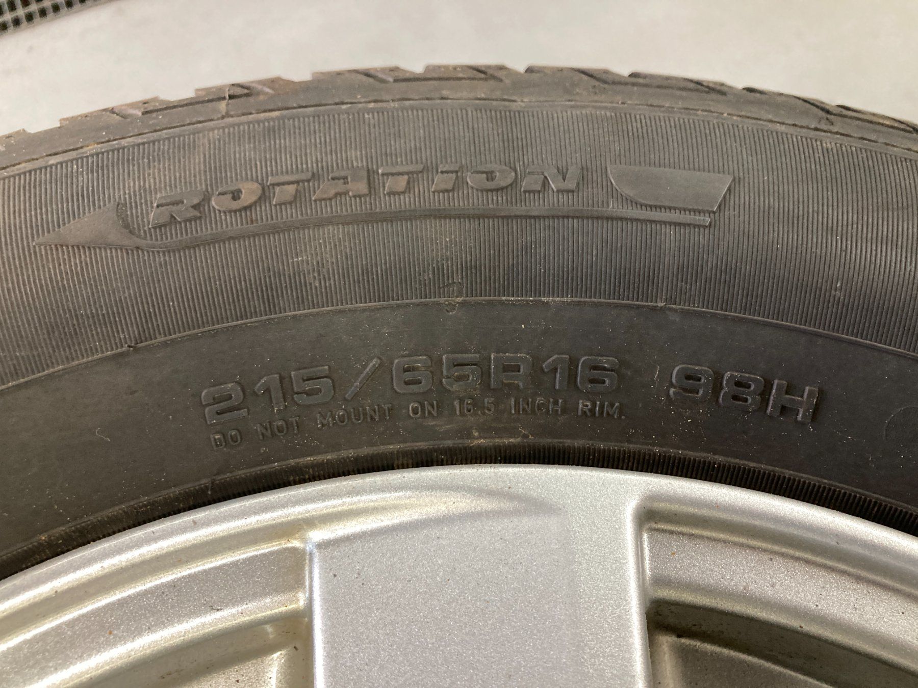 Dacia Pneumatici & Ruote complete: Dacia Duster Winterräder 215/65R16 – Usato da Cham venduto da WB2223 4