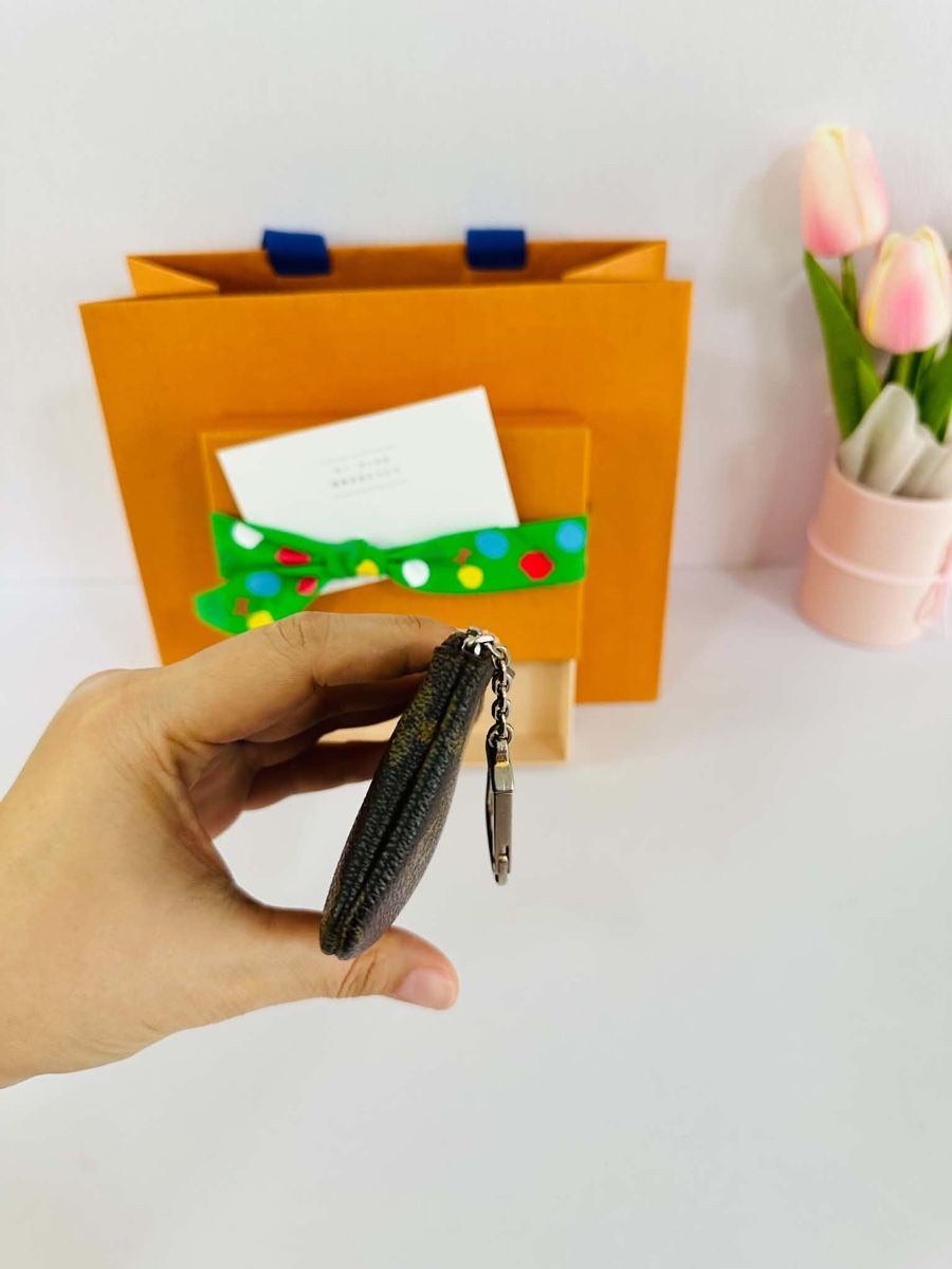 Louis Vuitton Schlüsselanhänger & - bänder: Louis Vuitton key pouch  – Gebraucht aus Buch am Irchel von Pukpan_99 2