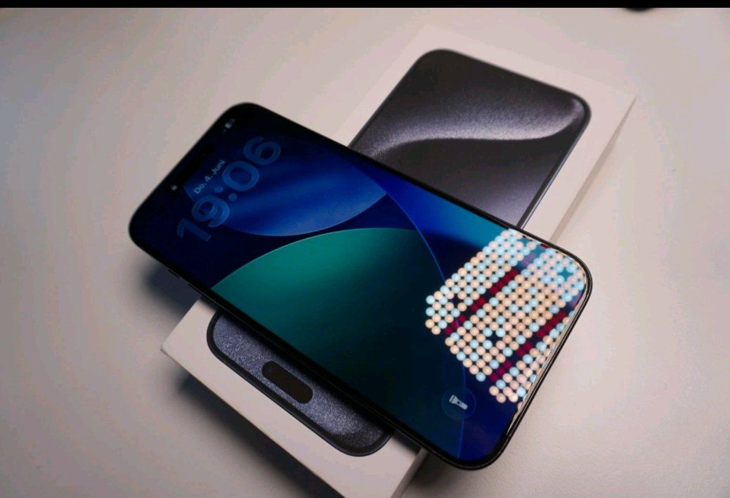 Apple Telefoni cellulari / Smartphones: iPhone 15 Pro Max (256GB) Akku 100% – Usato da Luzern venduto da Waince786 1
