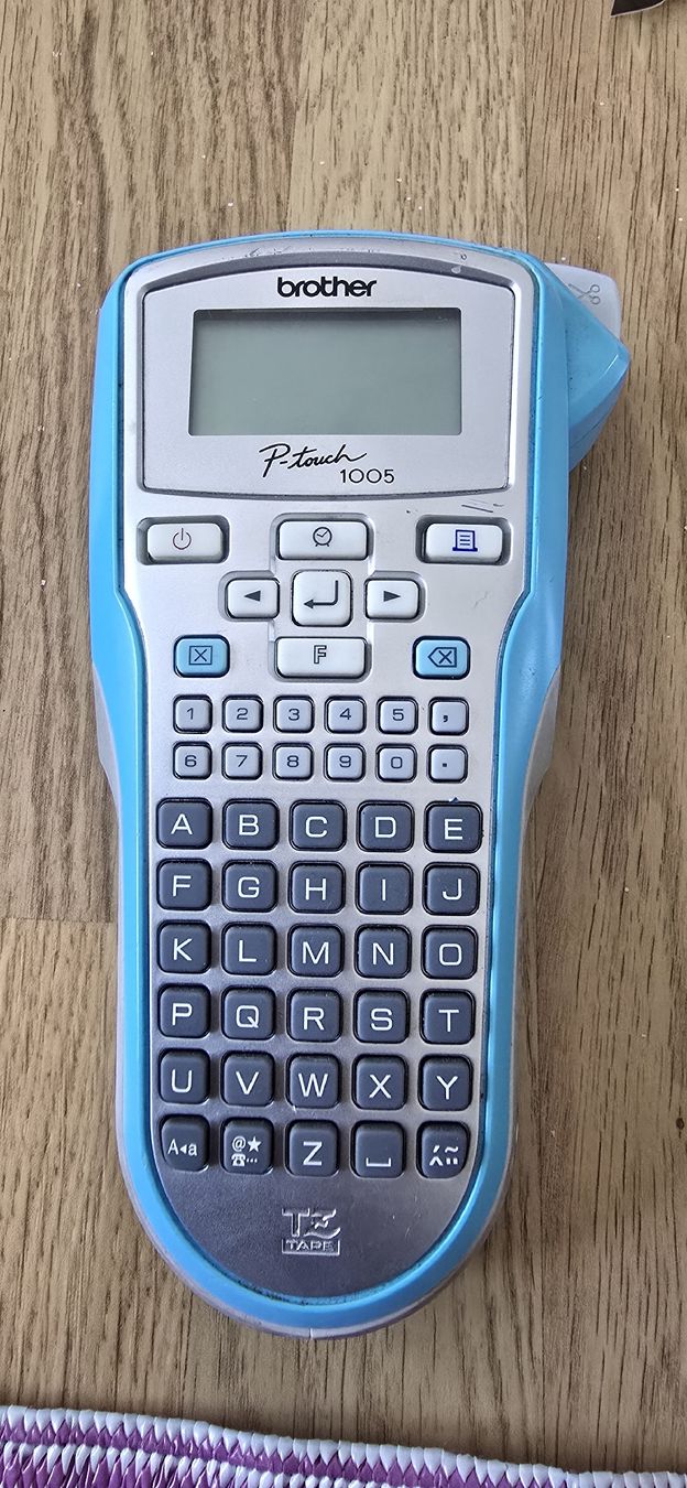 Brother Imprimantes: Brother P-touch 1005 Label Maker Blue Used – D'occasion à Studen BE par tha_dhp8