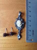 Sehr hübsches Ensemble Vintage Anhänger und Rosenohrstecker