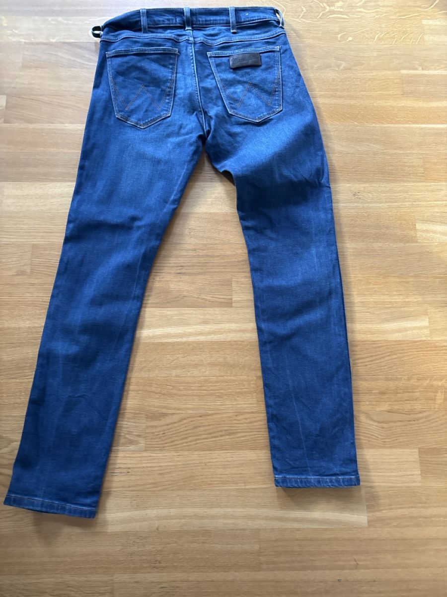 Wrangler Jeans: Jeans Wrangler, 32/34 – Usato da Basel venduto da Defne 2