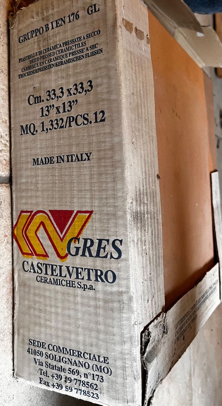 Revêtements de sol: Carrelage Castelvetro grès 33x33cm – D'occasion à Fribourg par geolutin 2