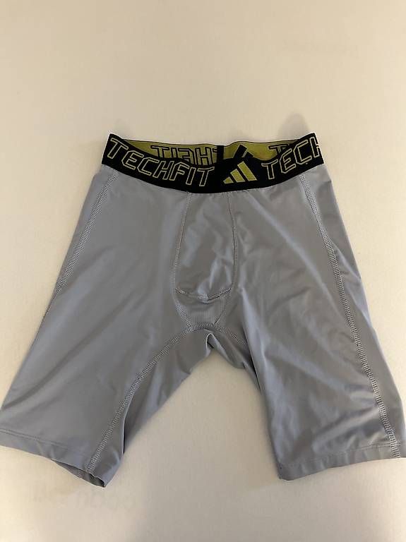 Hosen: Sporthose Shorts Adidas – Gebraucht aus Muri b. Bern von Merliner01