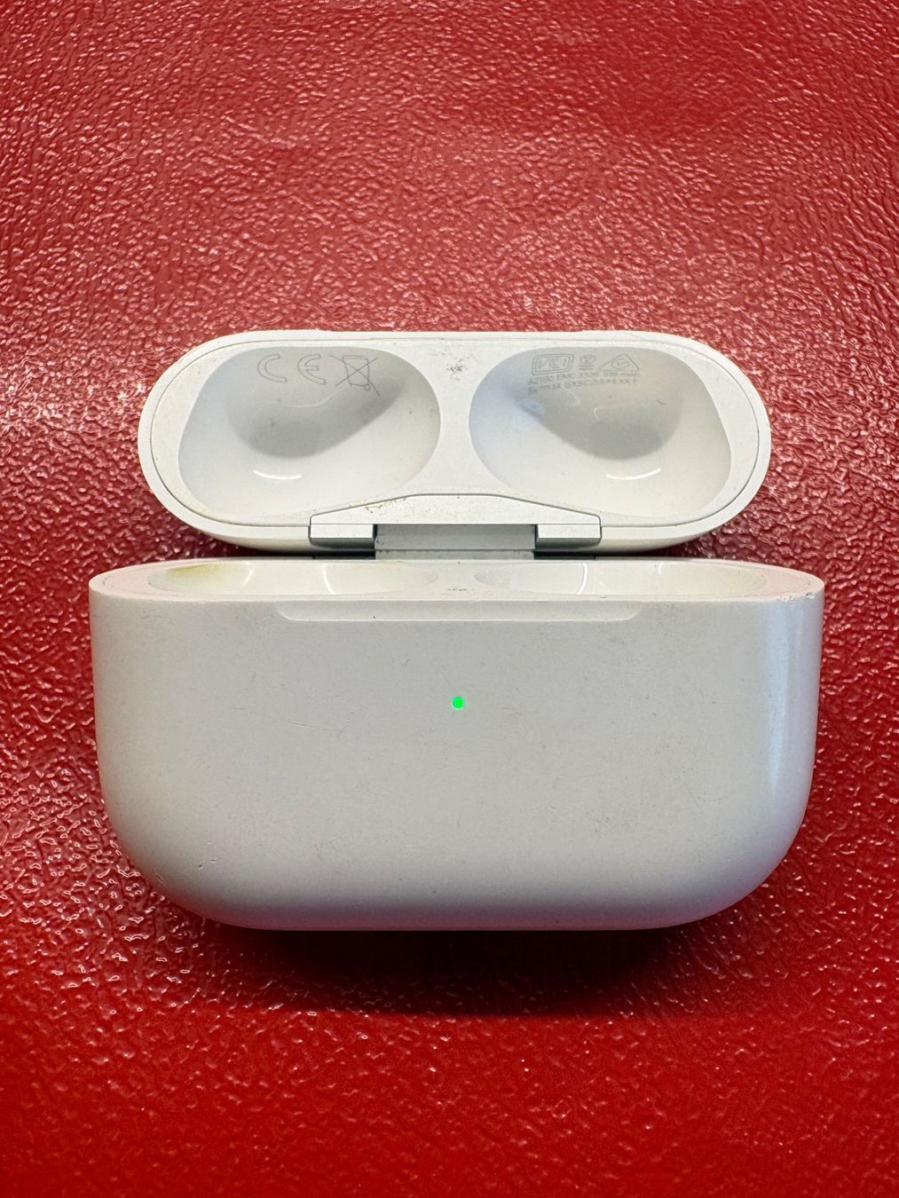 Apple Cuffie: Apple AirPods Pro 1 charging case (A 2190). – Usato da Lausanne venduto da Zorrus77