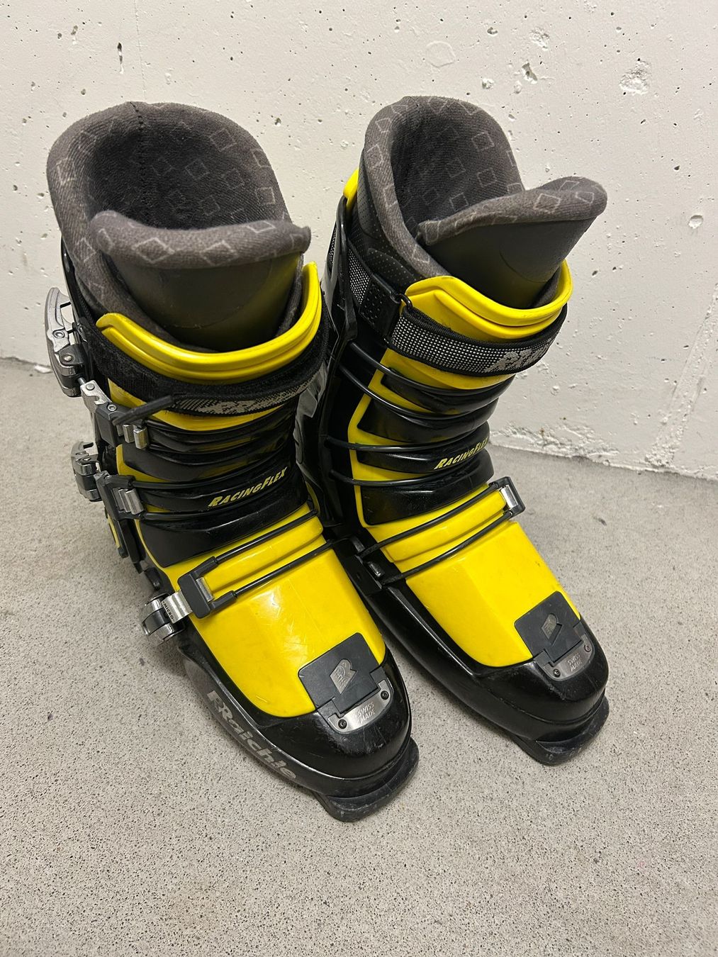 Sci: Abfahrtsski Stiefel Alpin Ski Größe 44 – Usato da Ostermundigen venduto da jas_kb7s
