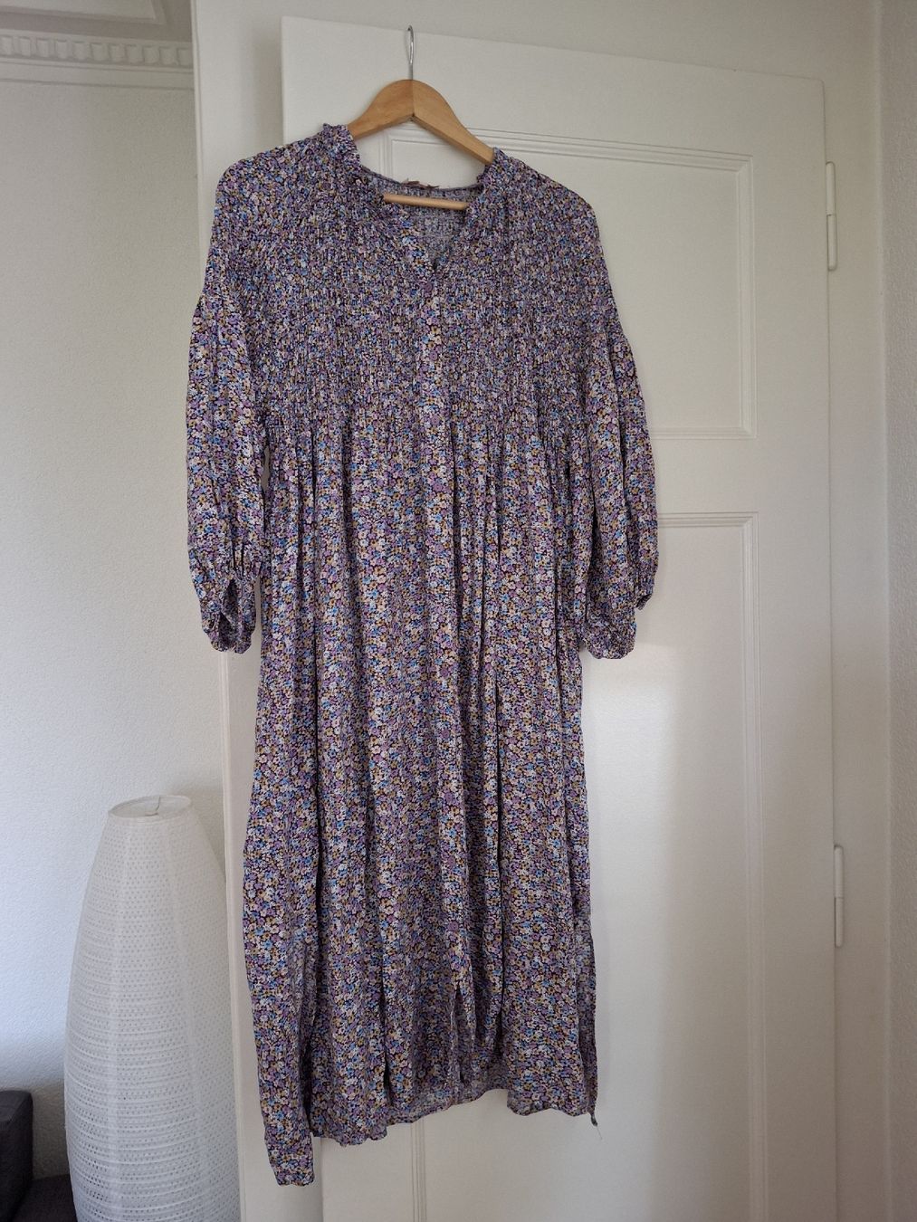 Goa Vestiti: Robe fleurie violette et lilas Goa T3 – Usato da Lausanne venduto da Cognitia