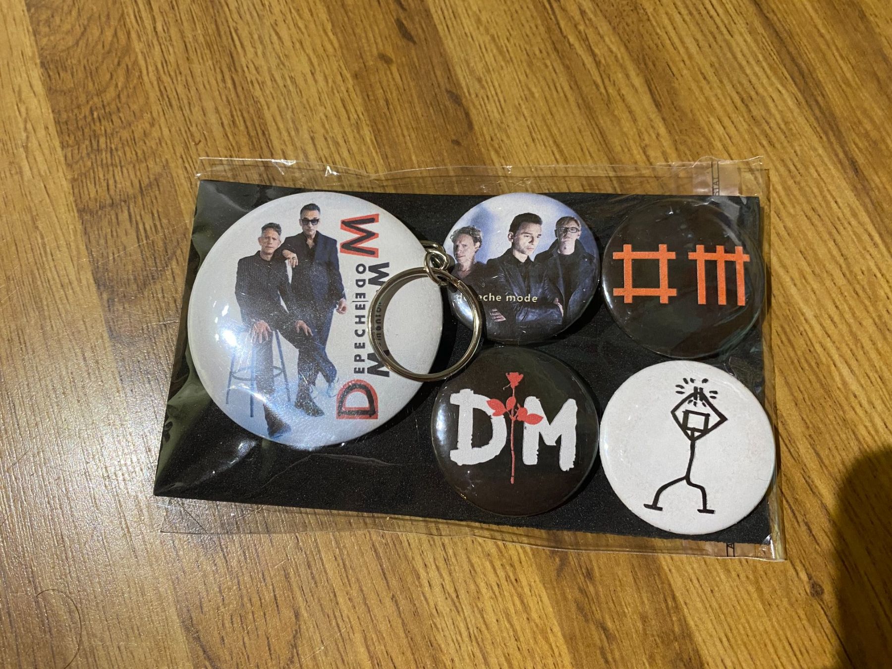 Placchette & Badge: Depeche Mode - Flaschenoeffner & Pin Anstecker – Nuovo (secondo la descrizione) da Basel venduto da VinylLover68