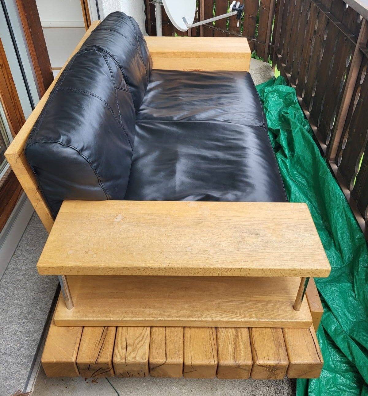 Sofas: Ledersofa mit Holzrahmen – D'occasion à Klosters par sel_zb7z