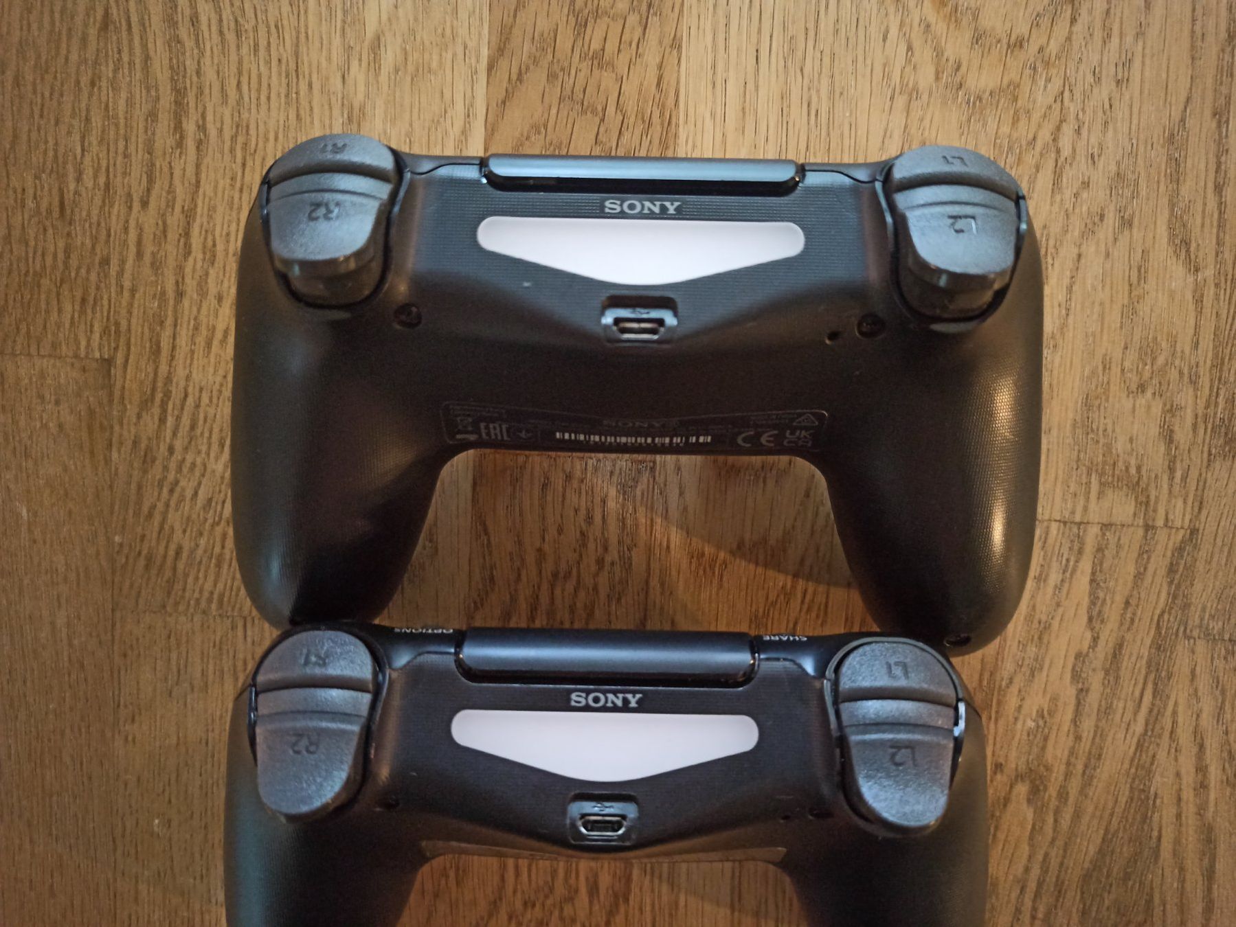 Controller: 2 x Original Controller Sony PS4 Wireless DualShock 4 V2 TOP – Usato da Oberweningen venduto da mar_87mx 6