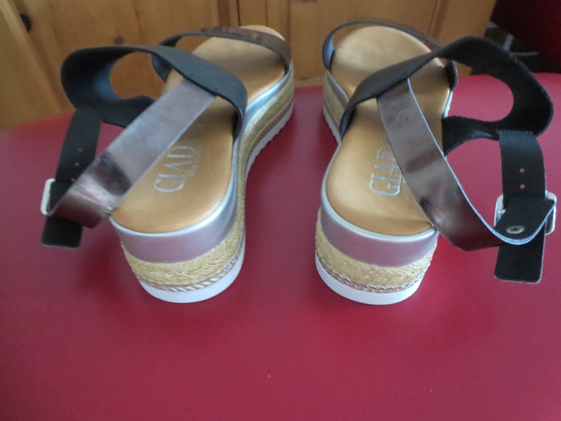 Scarpe da donna: Damen Sommer Sandalen /Gr. 39 – Usato da Wallisellen venduto da Arvenstube 2