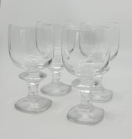 4 Gläser gemarkt