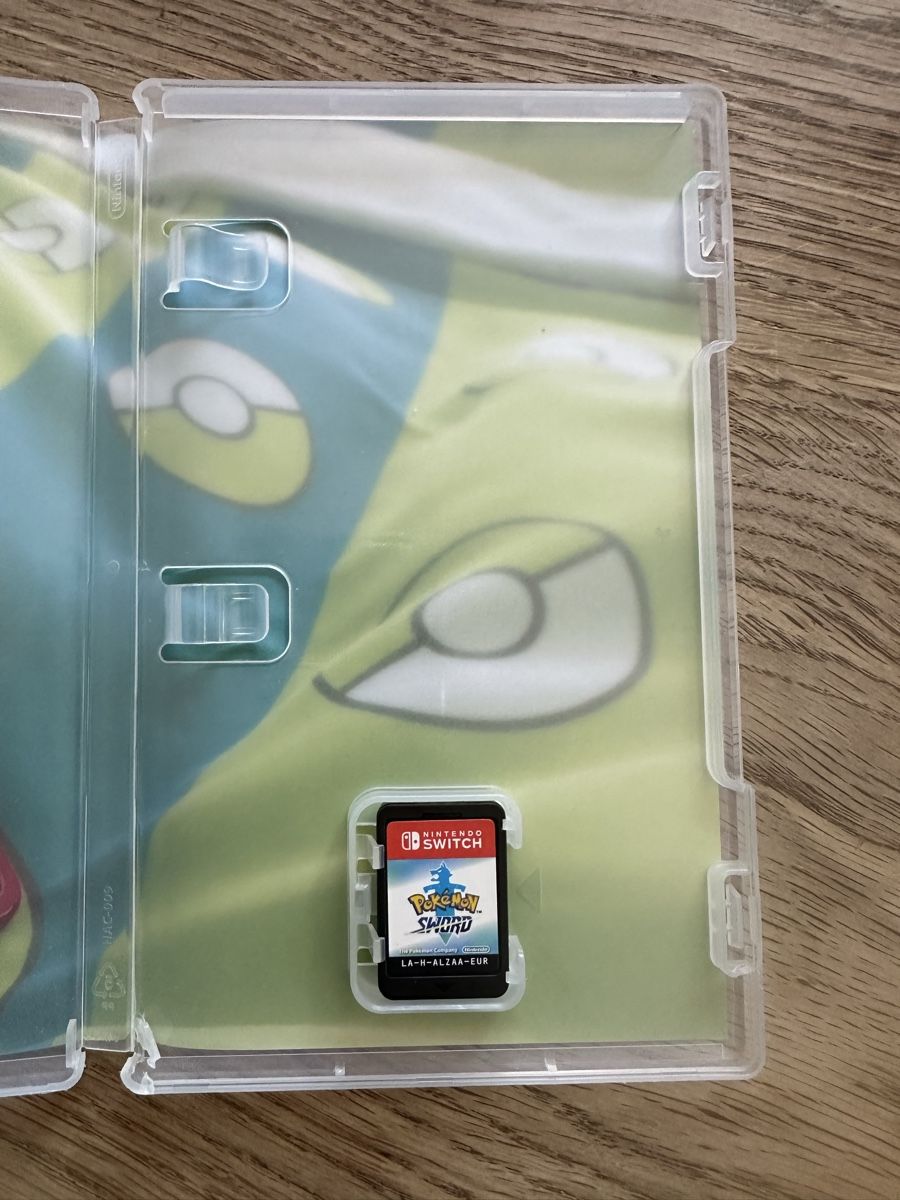 Nintendo Spiele: Nintendo Switch Spiel Pokémon Schwert gebraucht – Gebraucht aus Hünibach von Manuman 3