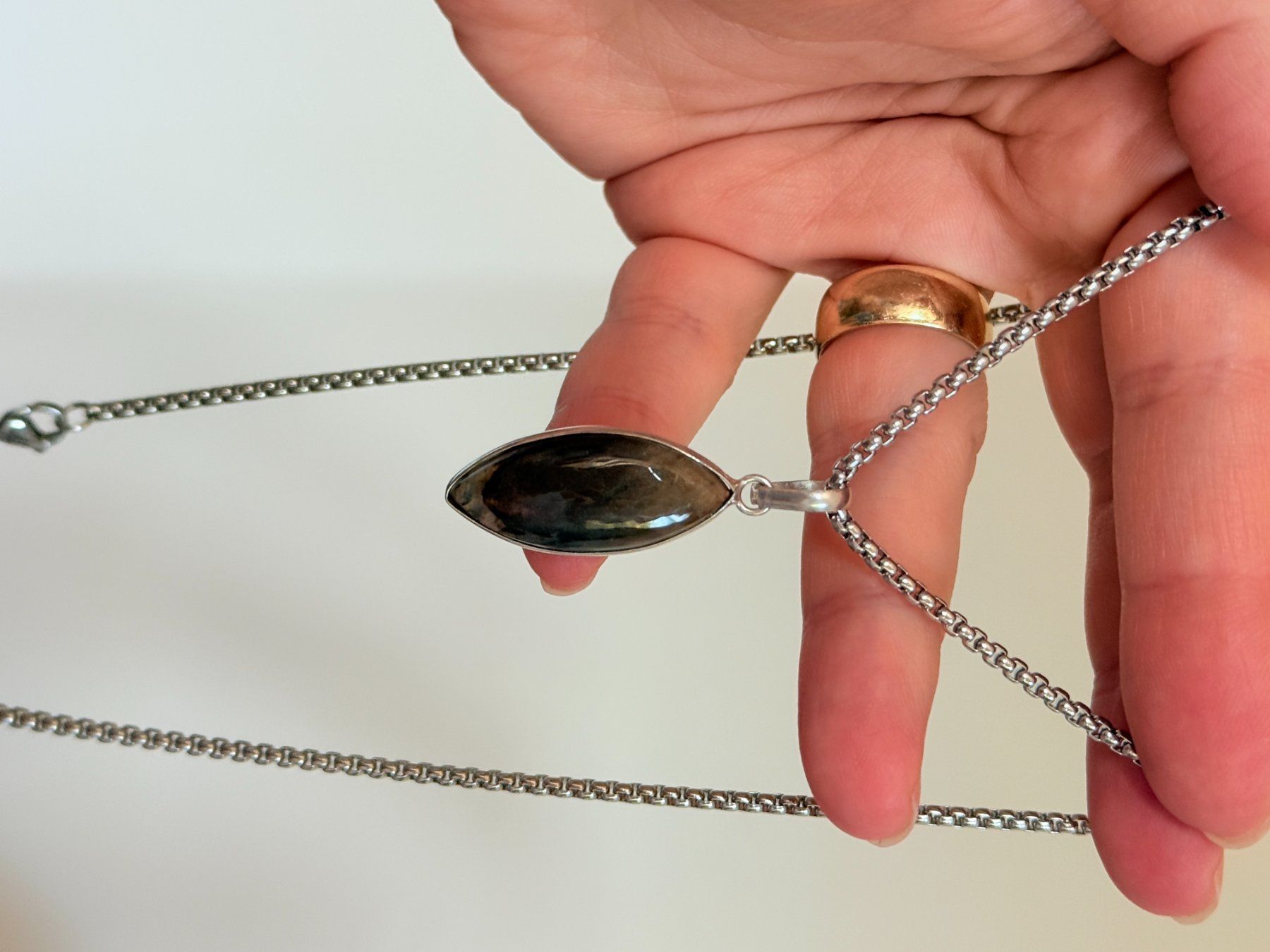 Ketten: Labradorite necklace – Neu und originalverpackt aus Genève von AGBERG 6