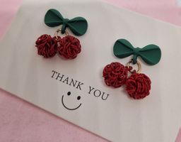 Schmuck rote Ohrringe in Kirsch-Form