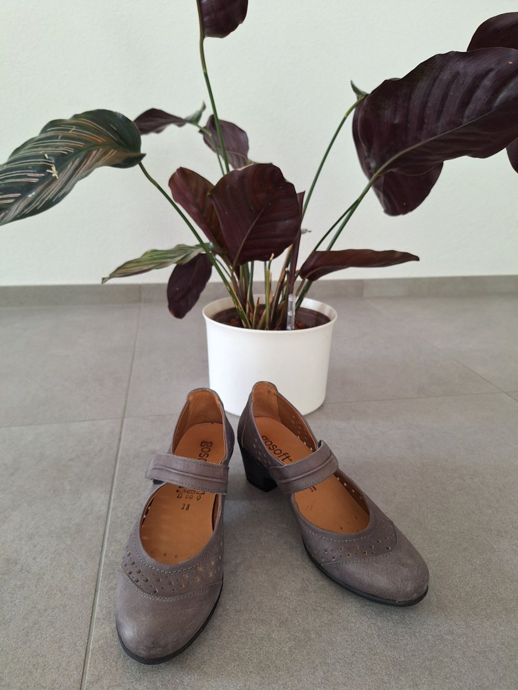 Scarpe da donna: Pumps mit Riemen – Nuovo (secondo la descrizione) da Mühlethal venduto da prackendorf