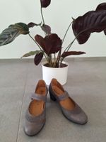 Pumps mit Riemen