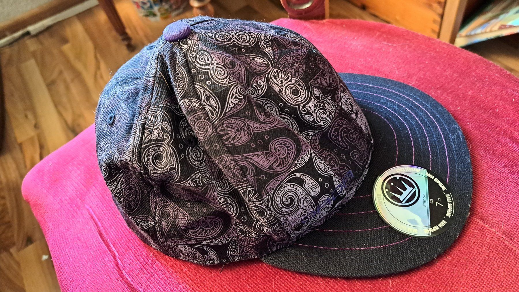 New Era Copricapi, berretti & cappellini: Cap Dada Supreme Gr. 7,5 = 60 violett schwarz Baseball Cap – Usato da Ettingen venduto da Maranathatalitha