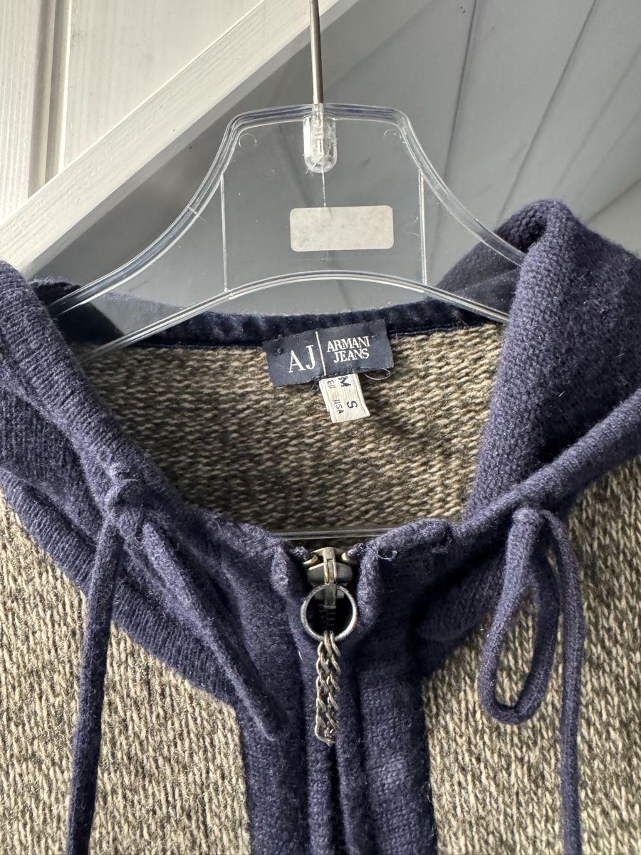 Armani Giacche: Armani Jeans gestrickte Jacke Grösse M – Usato da Trélex venduto da stripedthrift 3