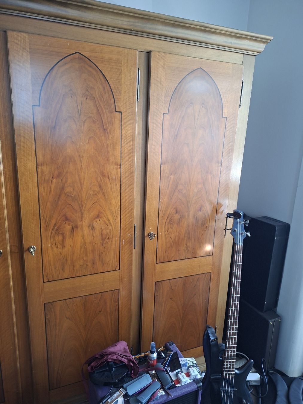 Schränke: Armoire – Gebraucht aus La Chaux-de-Fonds von Garfieldge 1