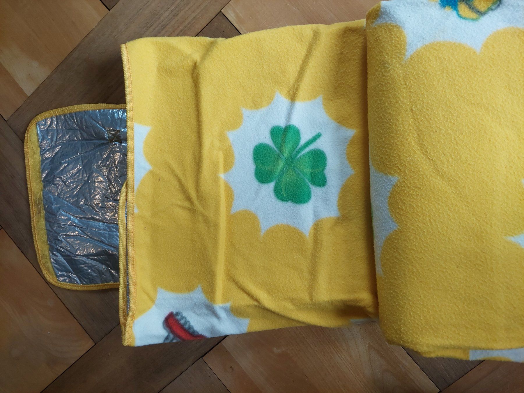 Coop Decken: Emoji Picknickdecke – Gebraucht aus Beckenried von Havacola 4