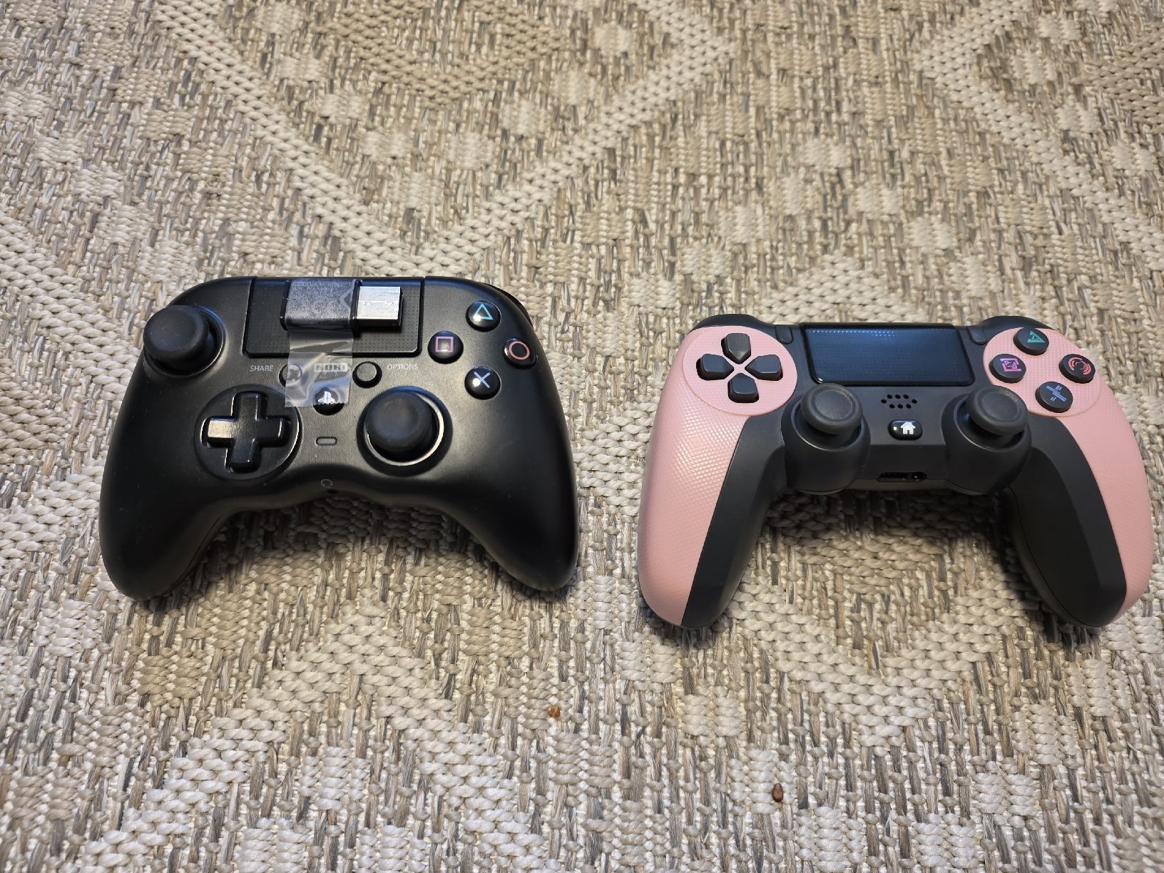 Controller: PS4 Controller Pink & Black Drittanbiter – Usato da Dorf venduto da Echo_Elements