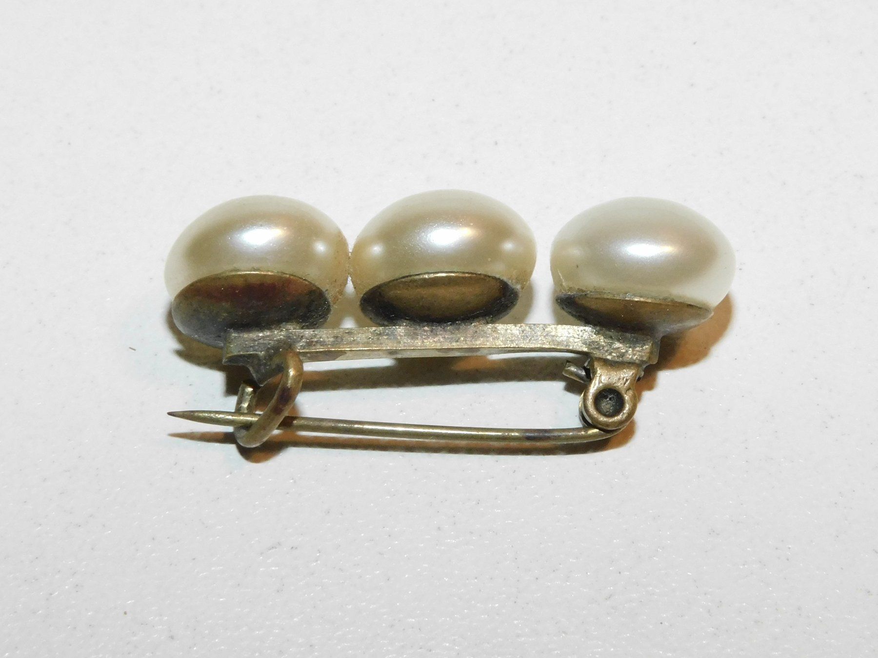 Broschen & Nadeln: Brosche alte kleine Brosche  3 x 1.8 cm – Gebraucht aus Sursee von 76 6