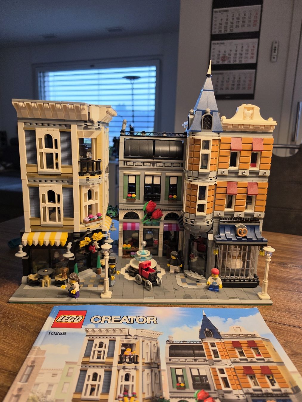 Lego Kit di costruzioni: Lego 10255 Creator Stadtleben – Usato da Fischbach LU venduto da Micra3 2