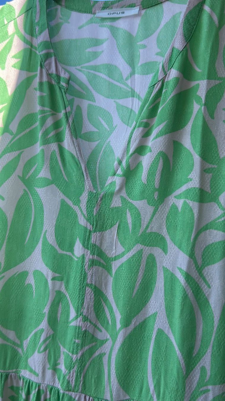 Robes: Kleid – Neuf (Voir description) à Mörschwil par Mirka019