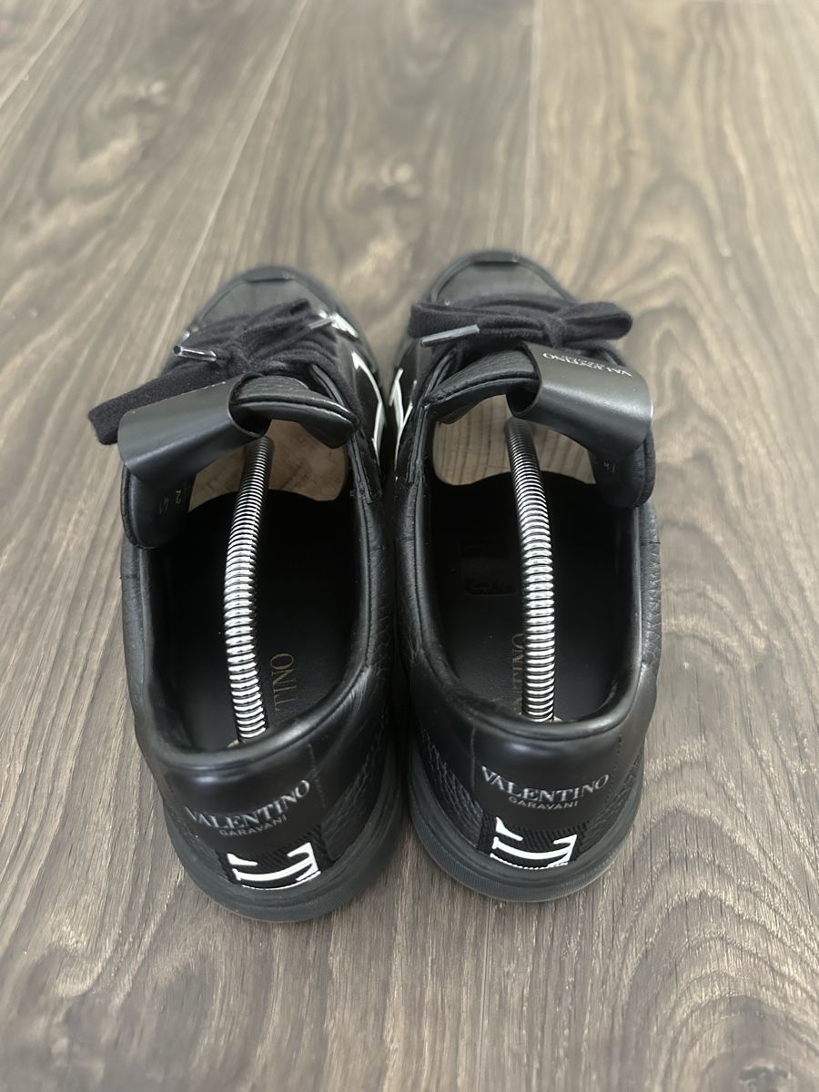 Valentino Scarpe da uomo: Valentino Garavani Sneaker, Schwarz, Grösse 41 – Nuovo (secondo la descrizione) da Zeiningen venduto da _Sommer_ 1