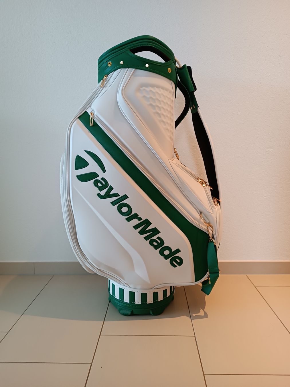 Taylor Made Borse: Golfbag Taylor Made Masters Augusta 2022 – Nuovo (secondo la descrizione) da Oberrieden venduto da Yola0