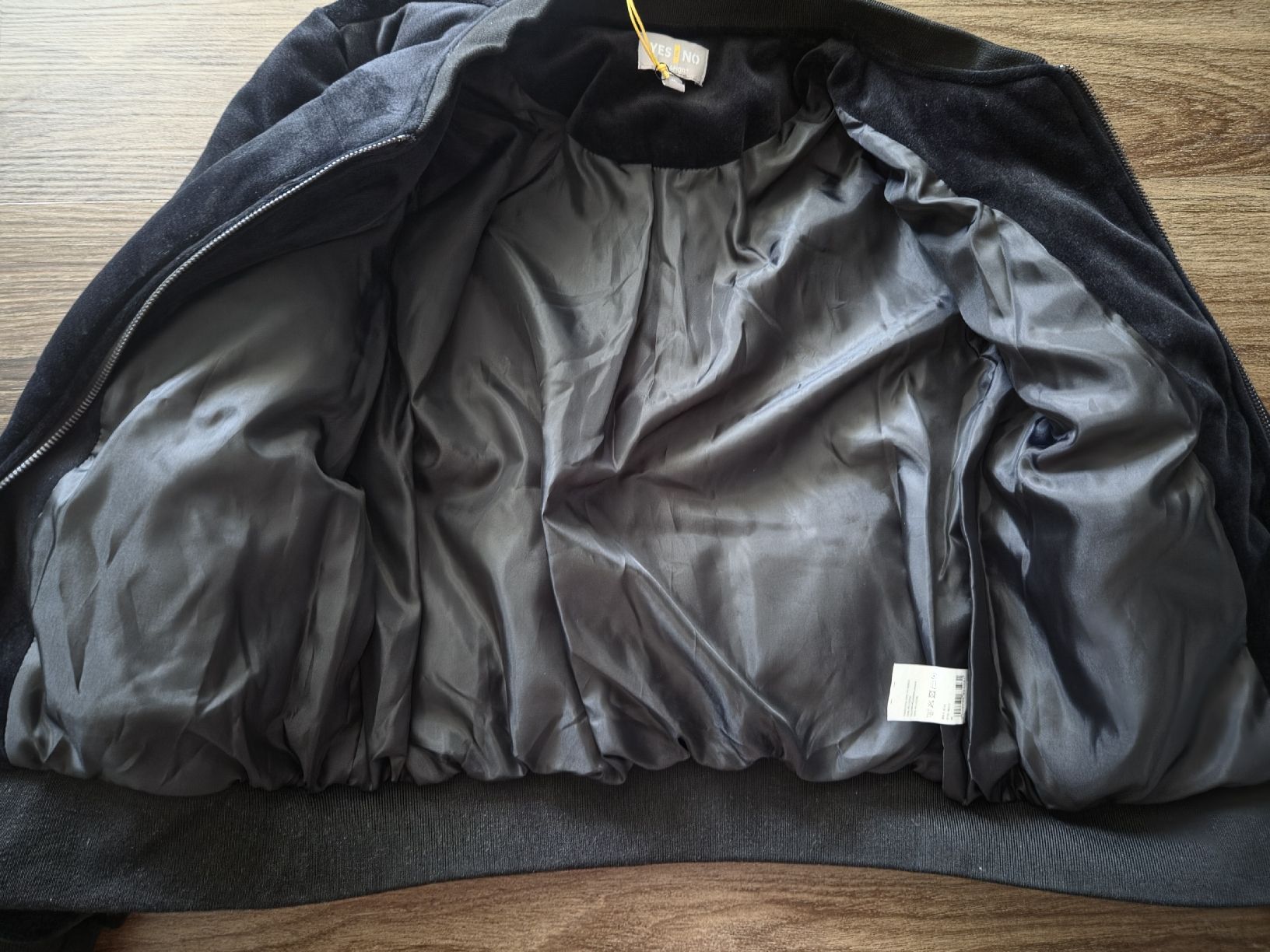 Giacche: Samtene Bomberjacke Grösse M, Neu mit Etikett – Nuovo (secondo la descrizione) da Altishofen venduto da tammy05 2