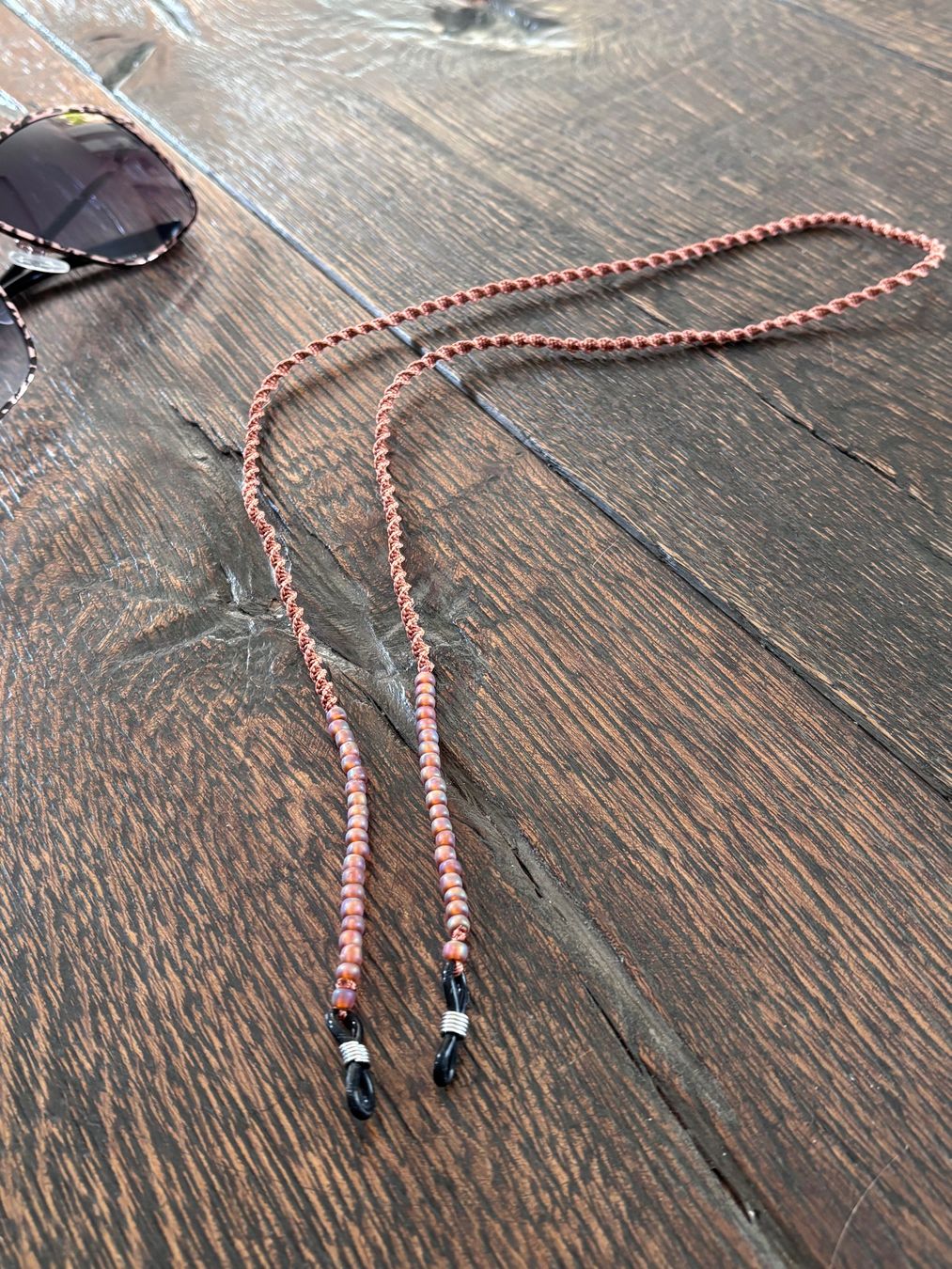 Catenine: Brillenkette Makramee Handmade – Nuovo (secondo la descrizione) da St. Niklaus VS venduto da loumonrohandmade