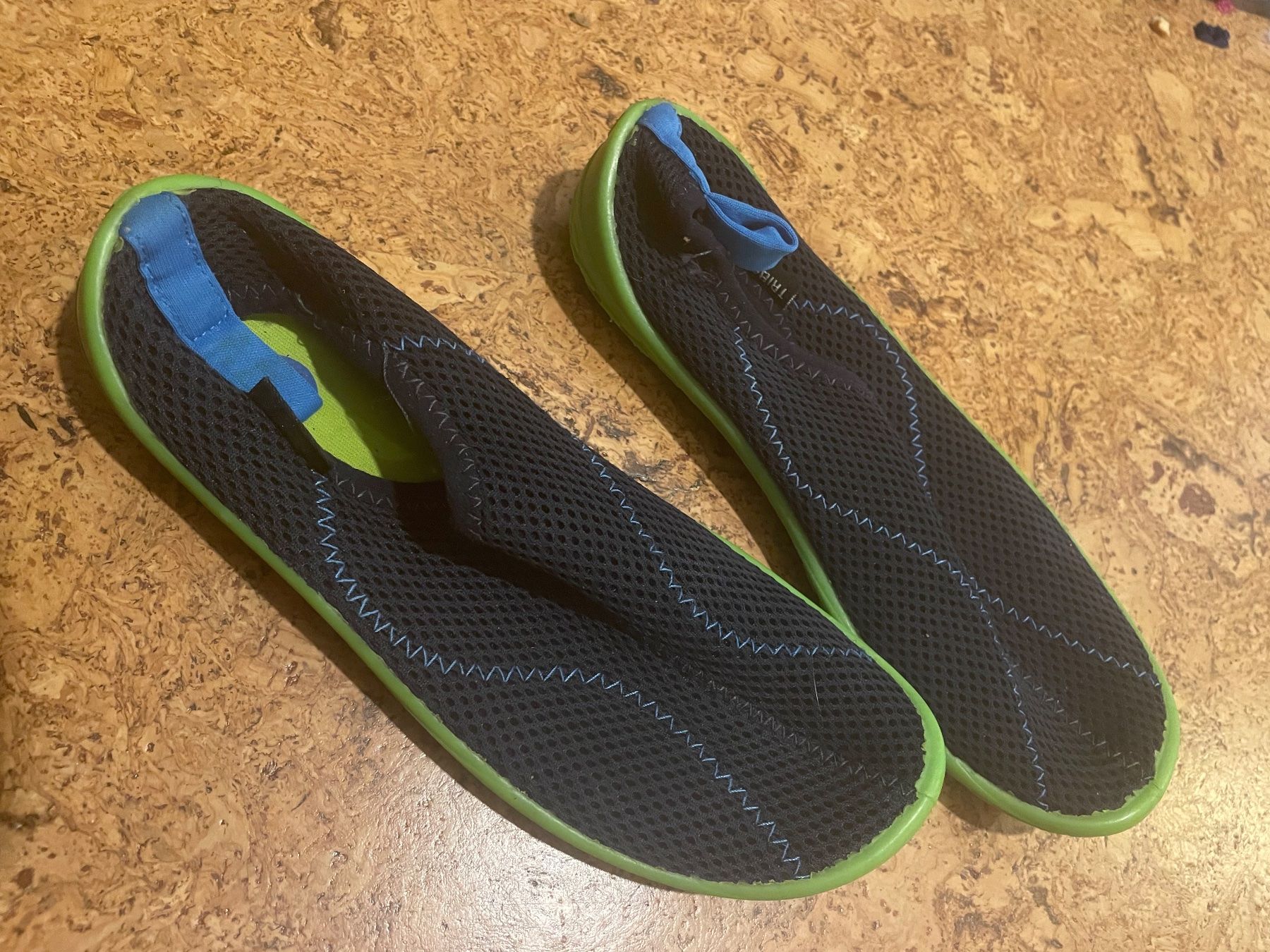 Schuhe für Jungen: Badeschuhe 34/35 – Gebraucht aus Alterswil FR von Daria.a