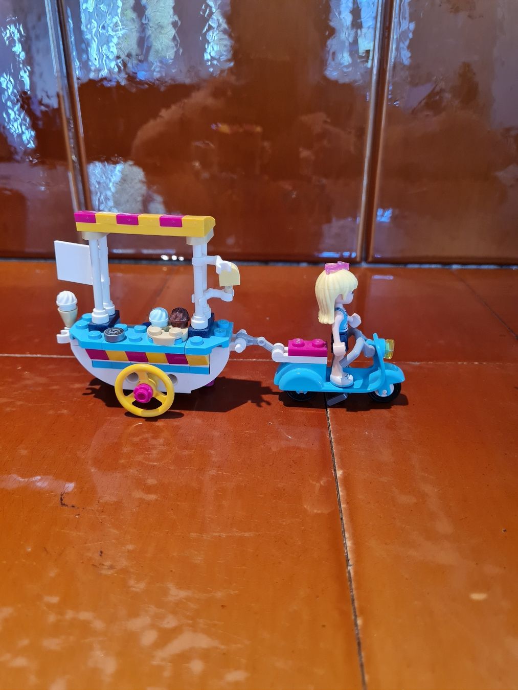 Lego Giocattoli: LEGO Friends 41389 Eiswagen mit Roller – Usato da Würenlos venduto da Dodo7