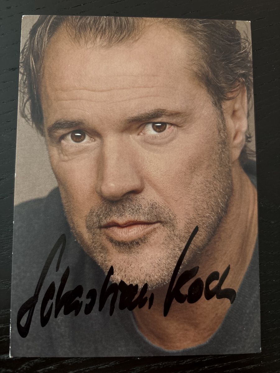 Autografi: Signierte Autogrammkarte Sebastian Koch – Usato da Uetendorf venduto da hoisle