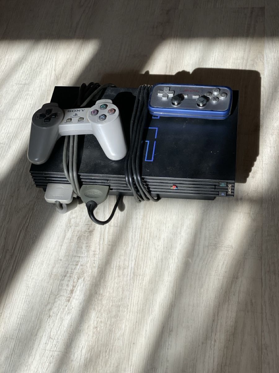 Sony Console: Ps2 mit 2 Controller und Kabeln – Usato da Oberuzwil venduto da MavMav6418
