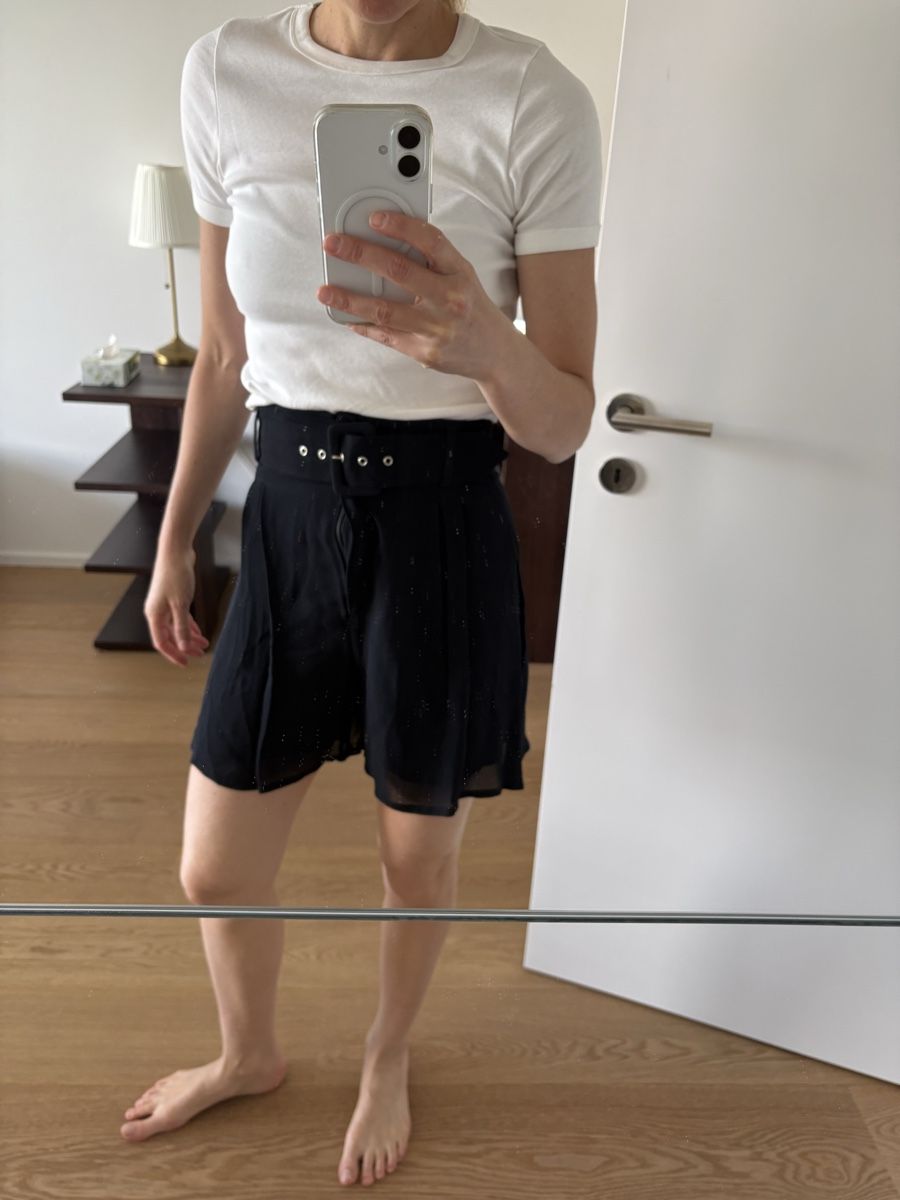 Pantaloni: Byblos black summer shorts  – Usato da St. Gallen venduto da ott_f827 6