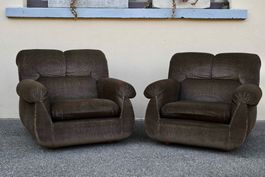 Paire de fauteuils club XXL italiens velours marron vintage